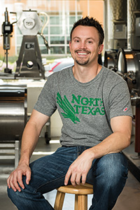 Dustin Walker ('06) (Photo by Ahna Hubnik)