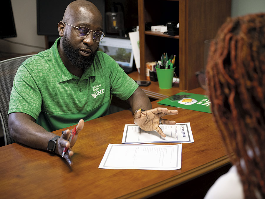 Career Coach Eric Green dispenses advice to a student.